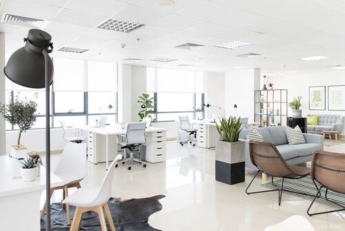 Белый цвет в интерьере офиса: как создать стильное и функциональное пространство