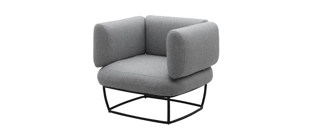 Кресло с подлокотниками