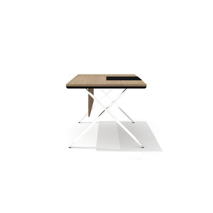 Стол руководителя с траверсом на металлическом каркасе