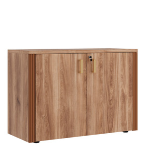 Креденция с декоративными элементами