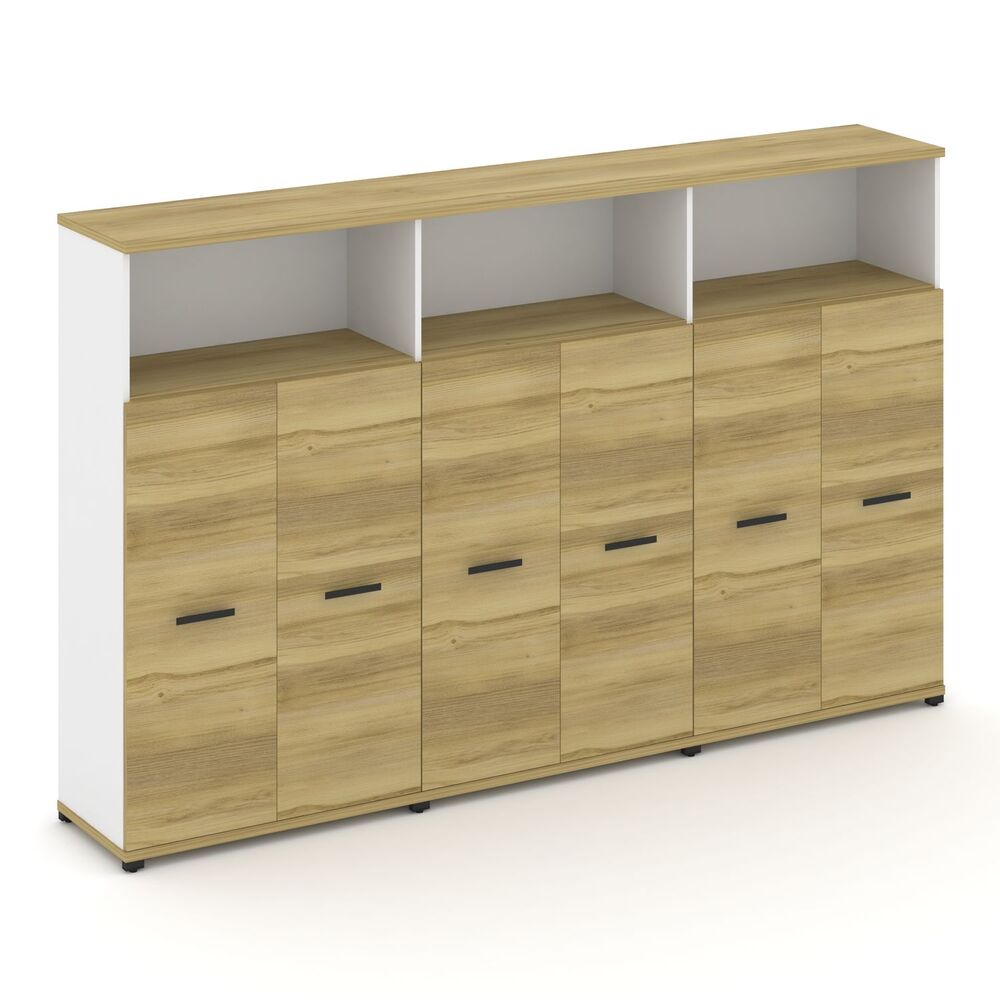 Шкаф три широкие секции, 4 ниши