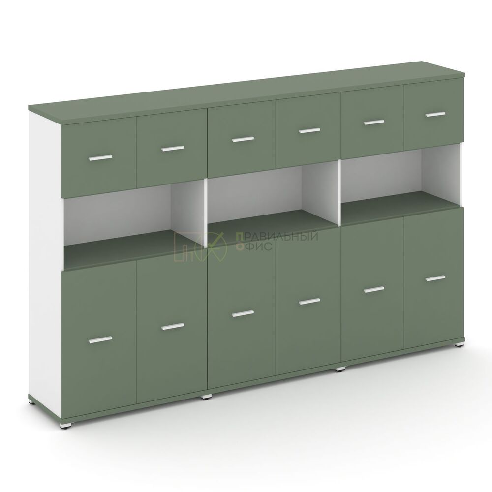 Шкаф три широкие секции, 4 ниши