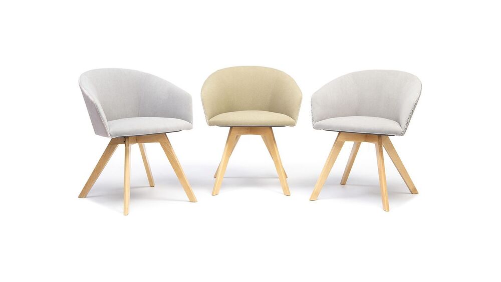 Кресло на деревянной крестовине