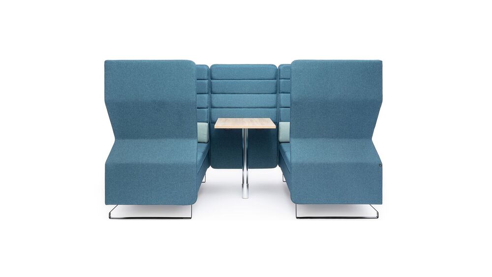 Акустическая кабина с трехместными диванами и столиком